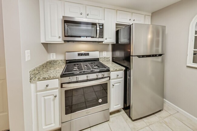 Foto del edificio - Contemporary / Luxury 2 Bed/2 Bath Unit Lo...