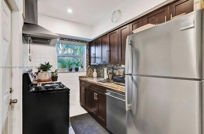 Foto del edificio - 10076 E Bay Harbor Dr