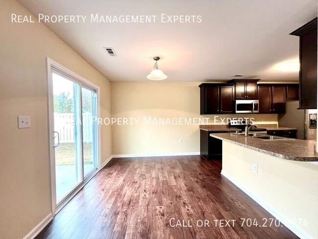 Foto del edificio - 1243 Farm Branch Dr SW