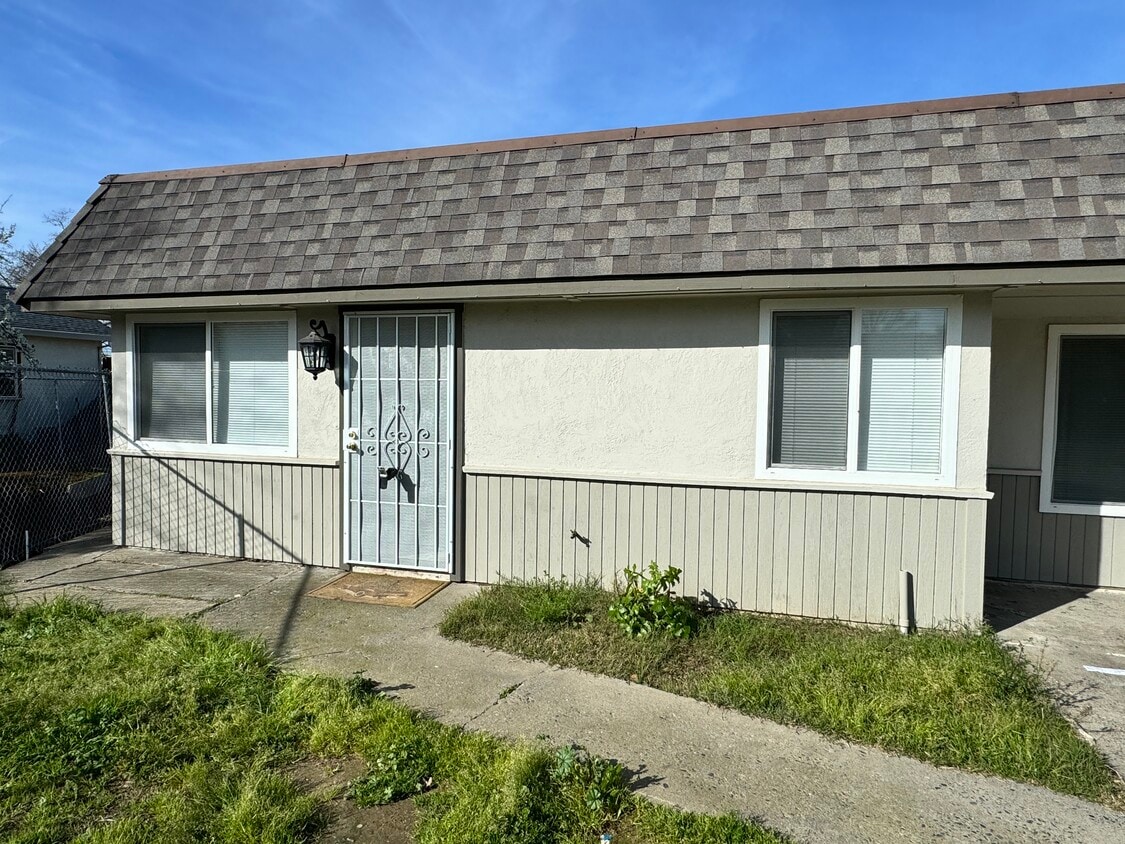 Primary Photo - 3063 Judah St