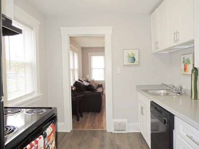 Foto del edificio - Renovated 3 Bed, 1 Full Bath Ranch for Rent!