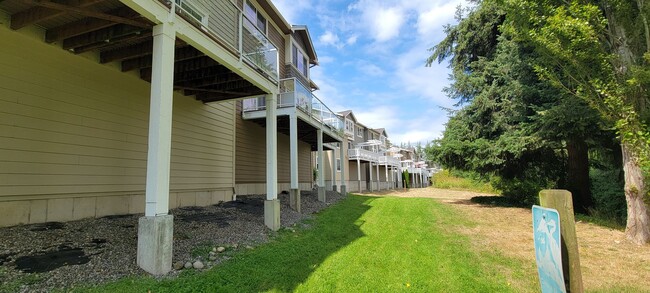 Building Photo - Newcastle Waterfront 2BD 2BA at Lake Boren...