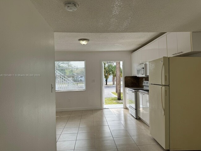 Foto del edificio - 2401 Van Buren St