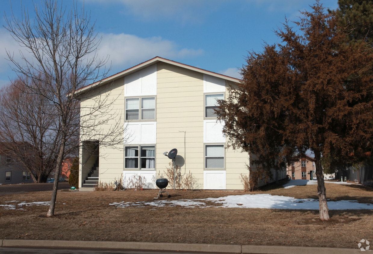 Building Photo - 403 28th Ave W