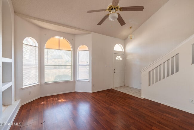 Building Photo - 2212 Tierra De Oro Way