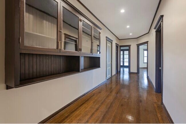 Building Photo - 442 E 48th St