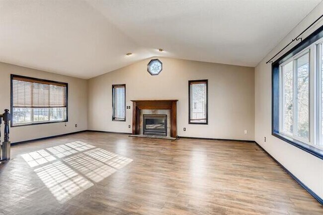 Building Photo - 19158 Evans Cir, Elk River, MN, 55330