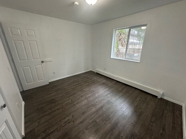 Building Photo - 3404 Thompson Ave