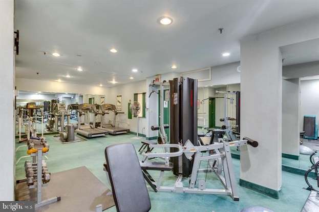 Foto del edificio - 6300 Stevenson Ave