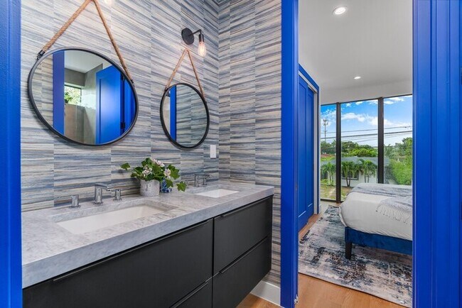 Building Photo - Santorini 4BR Design Pool