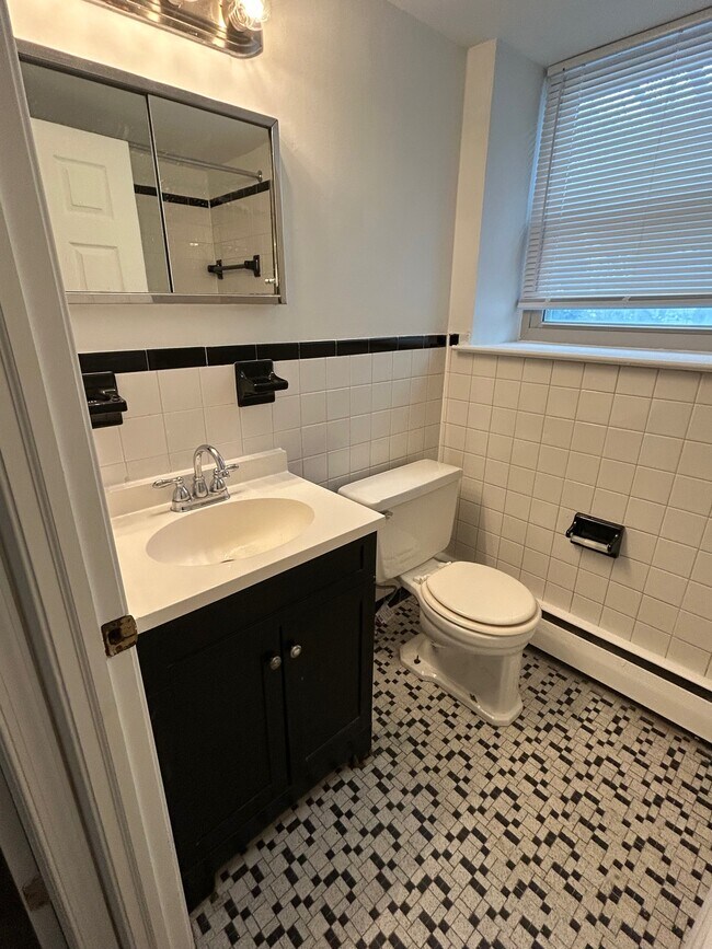 Foto del edificio - 1100 Tyson Ave