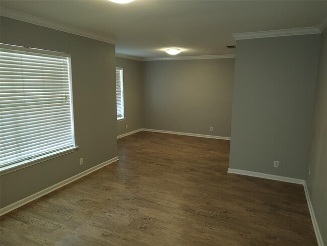 Foto del edificio - 3304 Woodbriar Ln