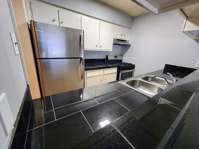 Foto del edificio - 608 W 51st St