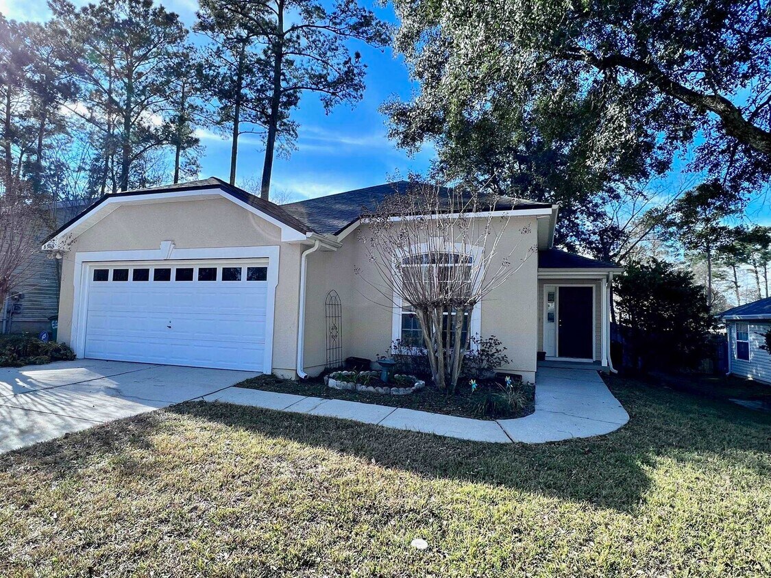Foto principal - 8368 Elan Dr