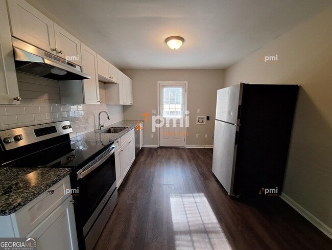 Building Photo - 217 Greenbriar Dr