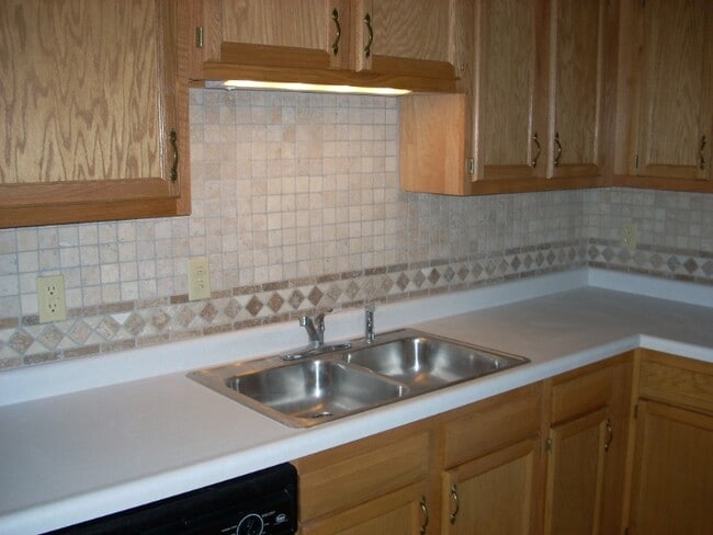Building Photo - 601 Burton Ln