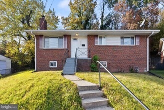 Building Photo - 3001 Fairhill Ct