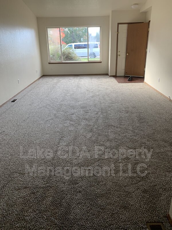 Building Photo - 202 Lava Ln