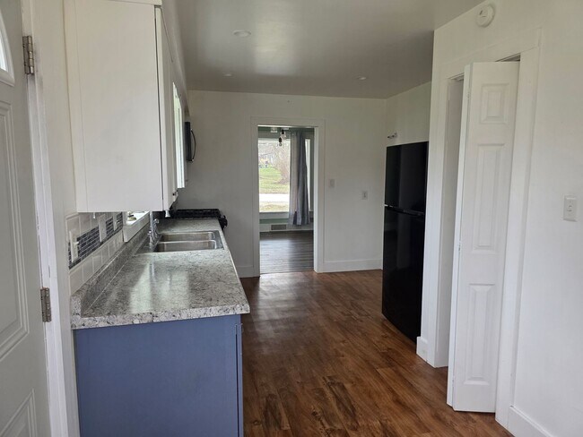 Building Photo - Spacious 2-Bedroom, 1-Bathroom Home – $1,300/Month | Move-In Special Available