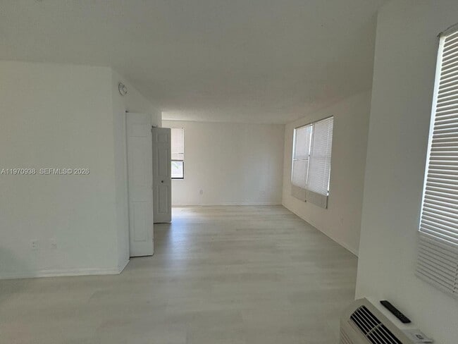 Foto del edificio - 4481 W McNab Rd