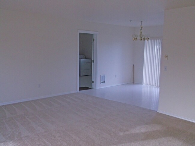 Building Photo - Duplex for lease