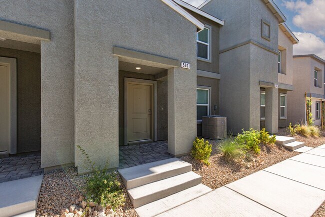 Building Photo - Brand New Townhouse – Available Now!