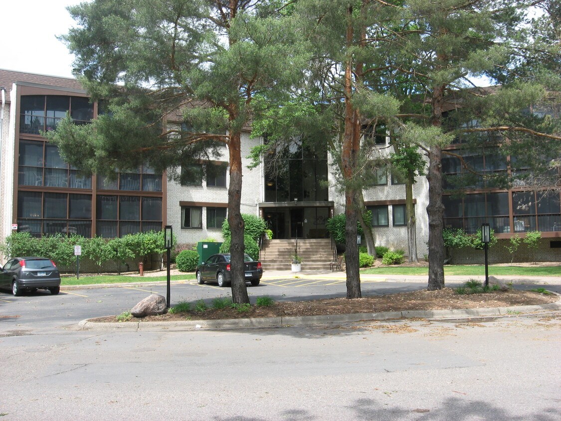 4710 58th Ave N, Crystal, MN 55429 Condo for Rent in Crystal, MN