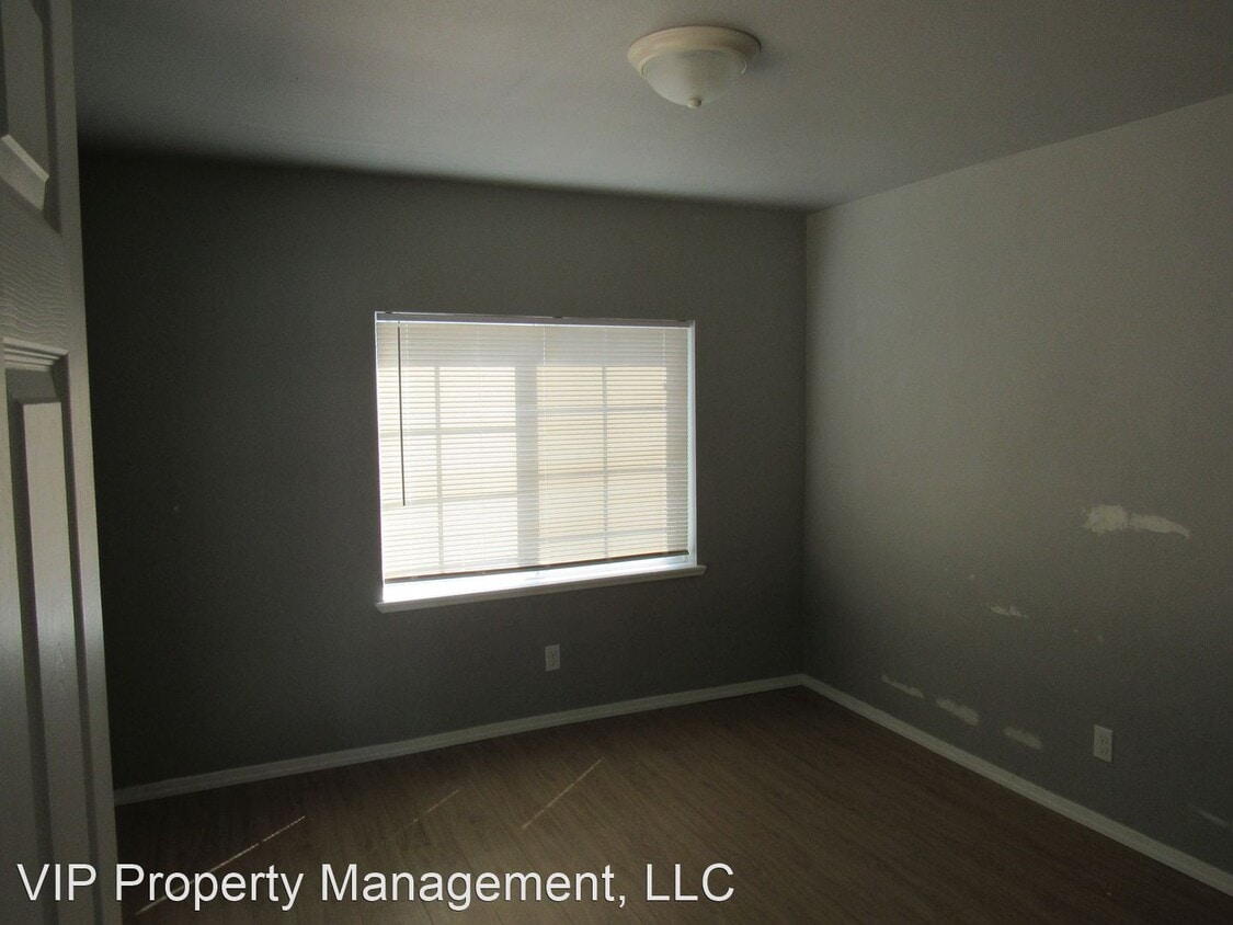 Primary Photo - 2 br, 2.5 bath House - 107 E Homestead Ave