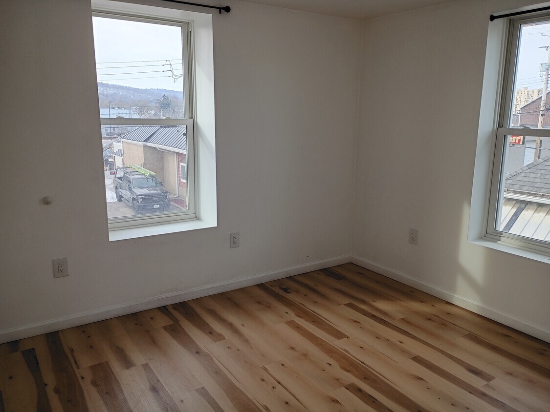 Building Photo - 121 Eldredge St