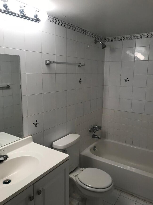 Foto del edificio - 6620 W 2nd Ct