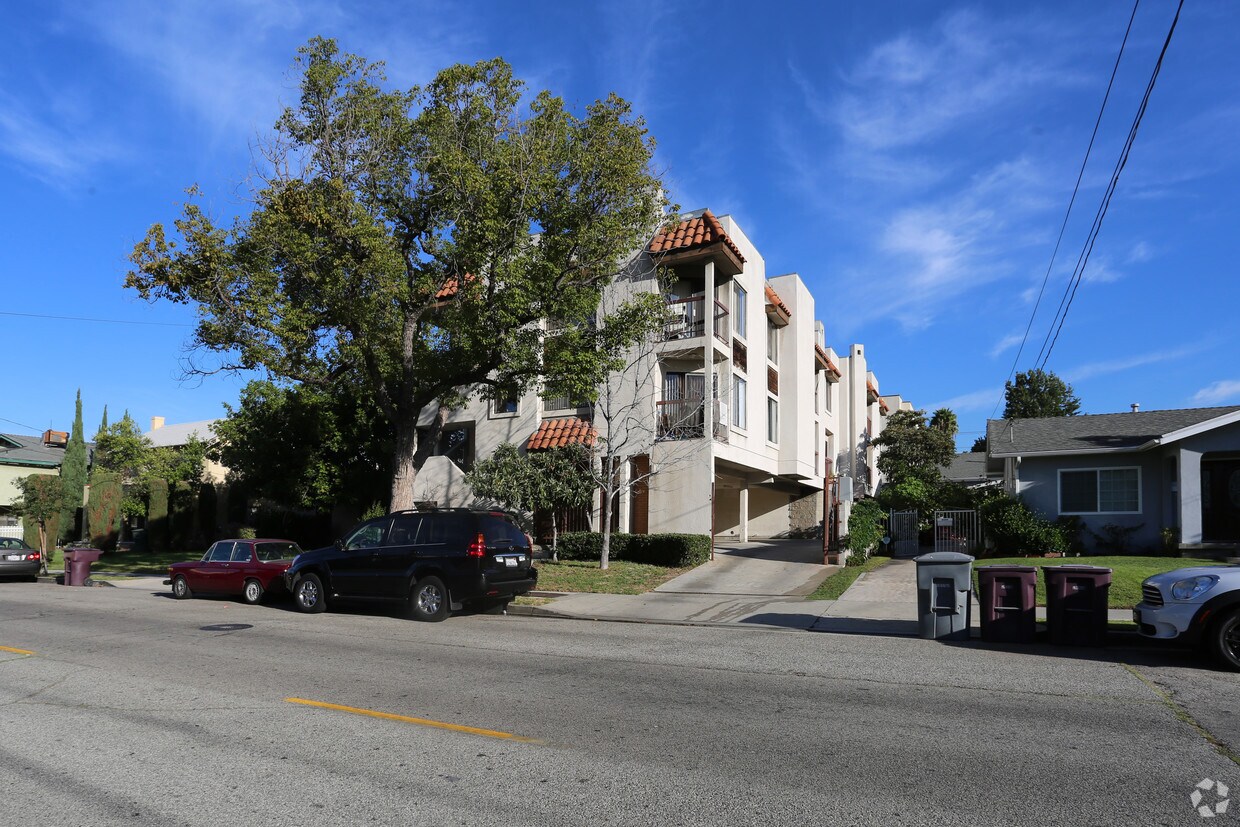 Foto principal - 633 E Lomita Ave