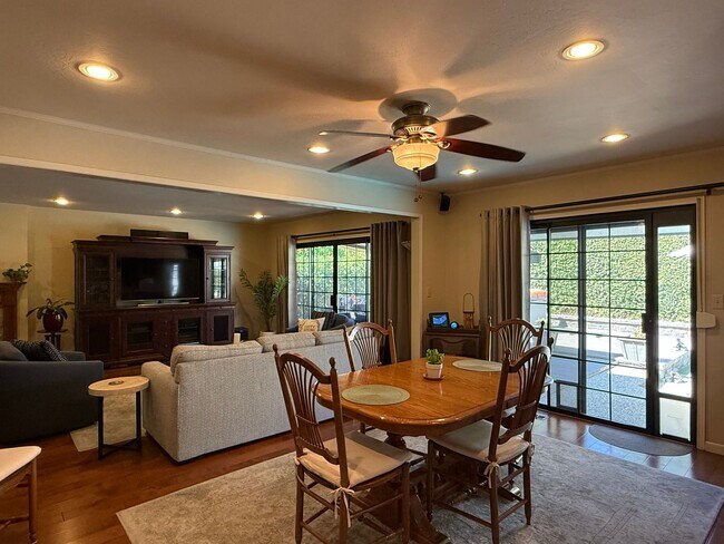 Foto del edificio - Spacious 4-Bedroom Home, Cupertino Schools...