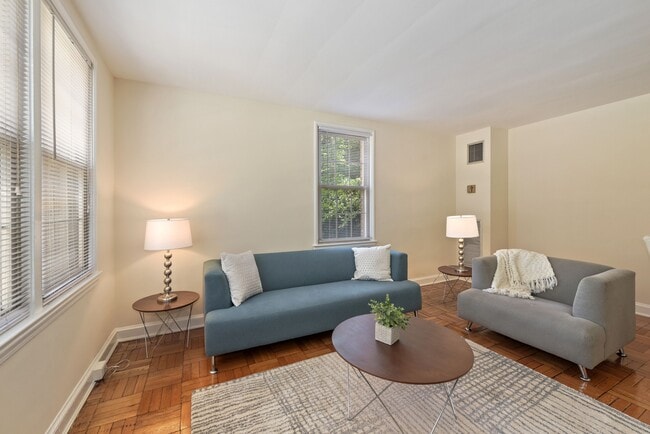 Foto del edificio - 2724-40 Porter Street