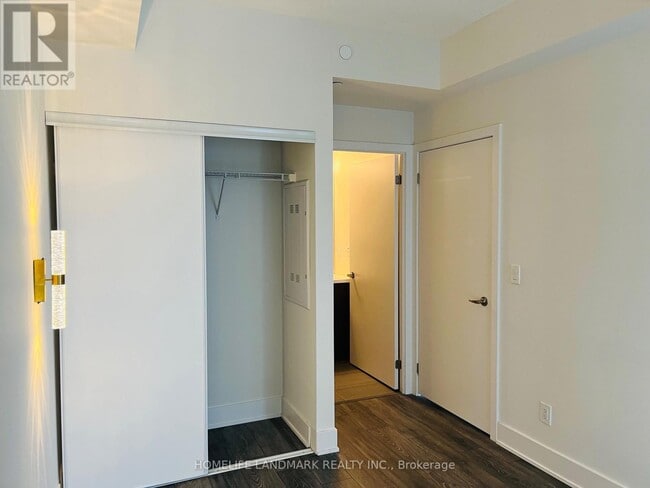 Photo du bâtiment - 188 Fairview Mall Dr