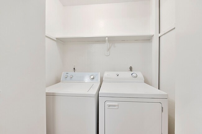 Foto del edificio - Cedar Creek Apartments