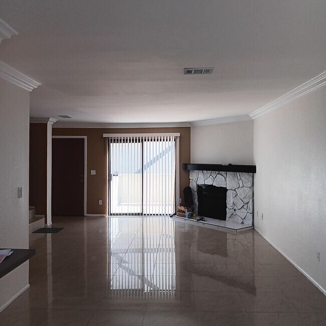 Foto del edificio - 1419 W 179th St