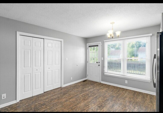 Foto del edificio - 3216 Tabby Dr