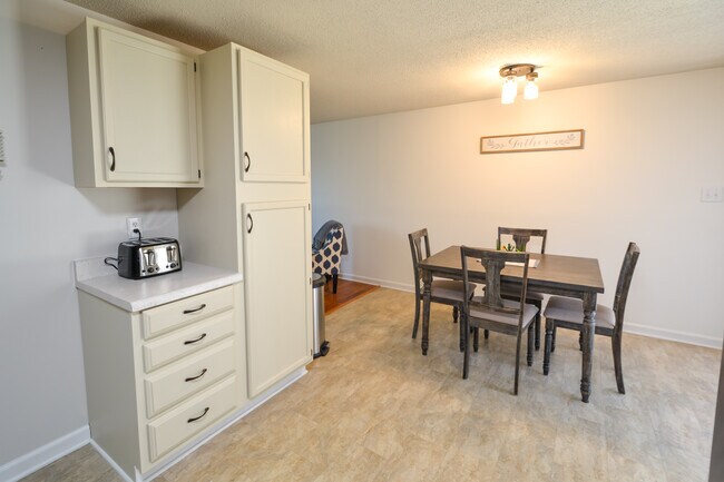 Foto del edificio - 7111 Shellburne Dr