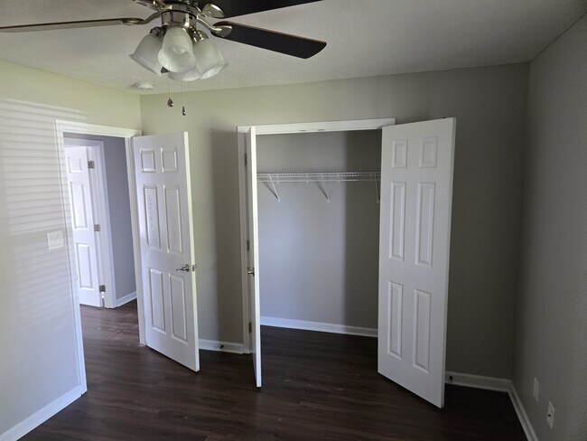 Building Photo - 110 Livingston Cove