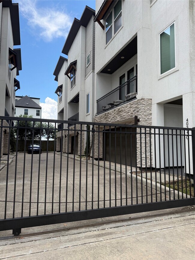 Building Photo - 4032 Buck St