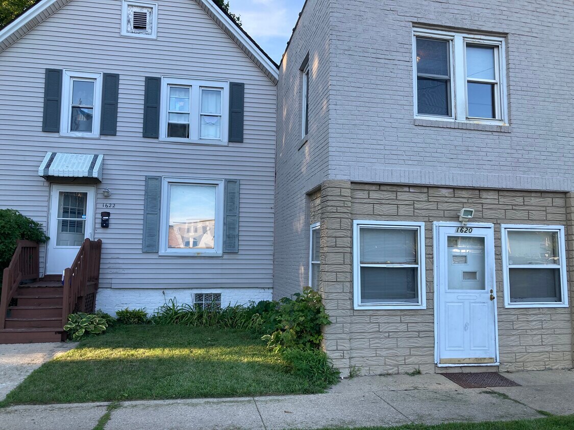 Front of building - 1620 55th St