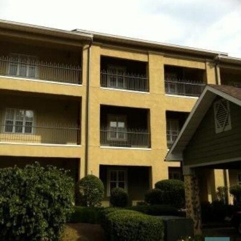 Building Photo - Immaculate Condo in The Flats of Woodlake!...