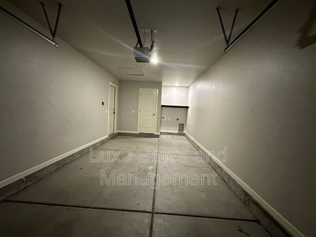 Building Photo - 4600 Loch Ln