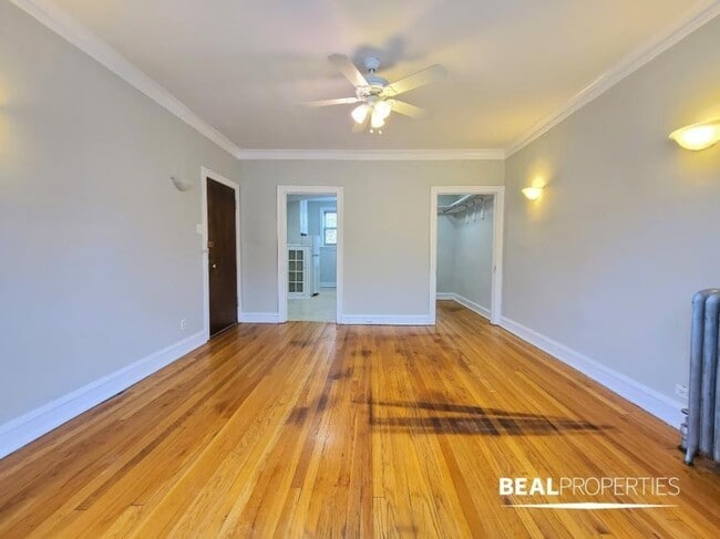 Foto del edificio - 0 bedroom in CHICAGO IL 60613