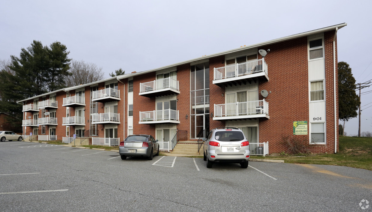 Primary Photo - 901 Quarry Rd