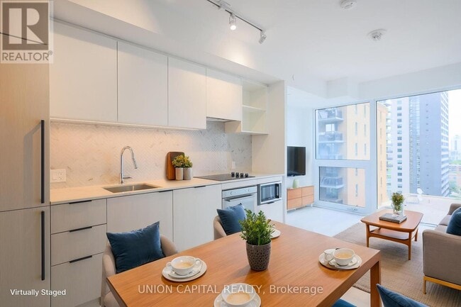 Building Photo - 82-1582 Dalhousie St