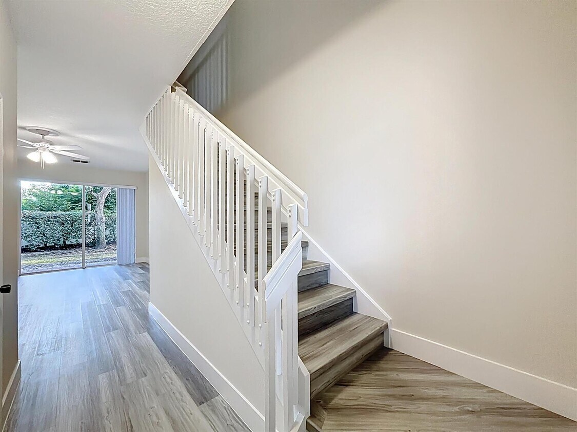 Foto principal - 1010 Seminole Palms Dr