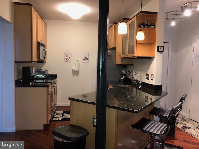 Kitchen with stainless steel and granite - 103 S Market St