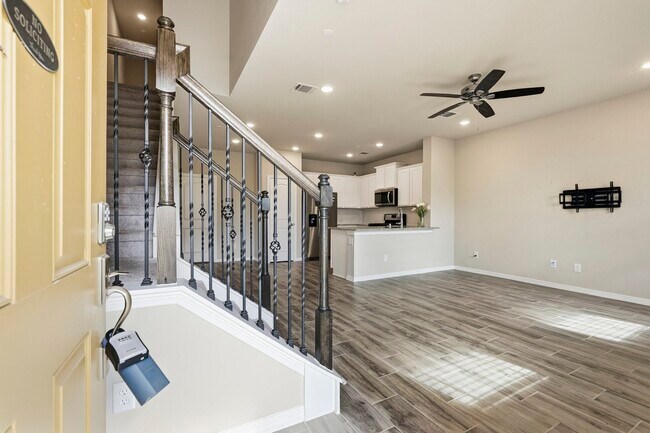 Foto del edificio - 8038 Scanlan Trce