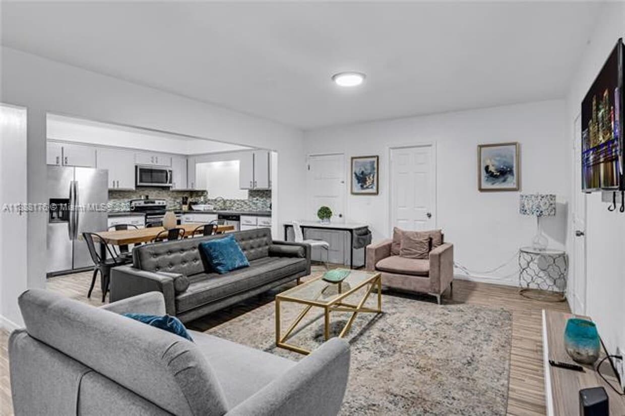 Photo - 977 SW 10th St. unit 927 (A11888176)
